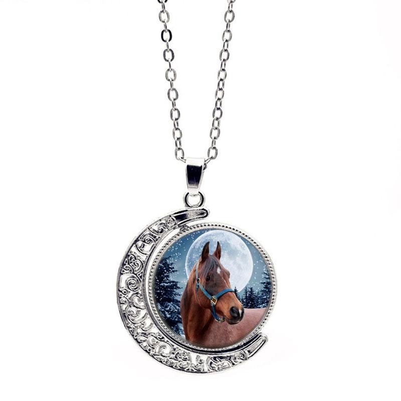 Winter Mustang Time Gem Clavicle Necklace