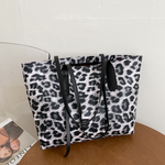 Load image into Gallery viewer, Women&#39;s Cow Pattern Tote Bag
