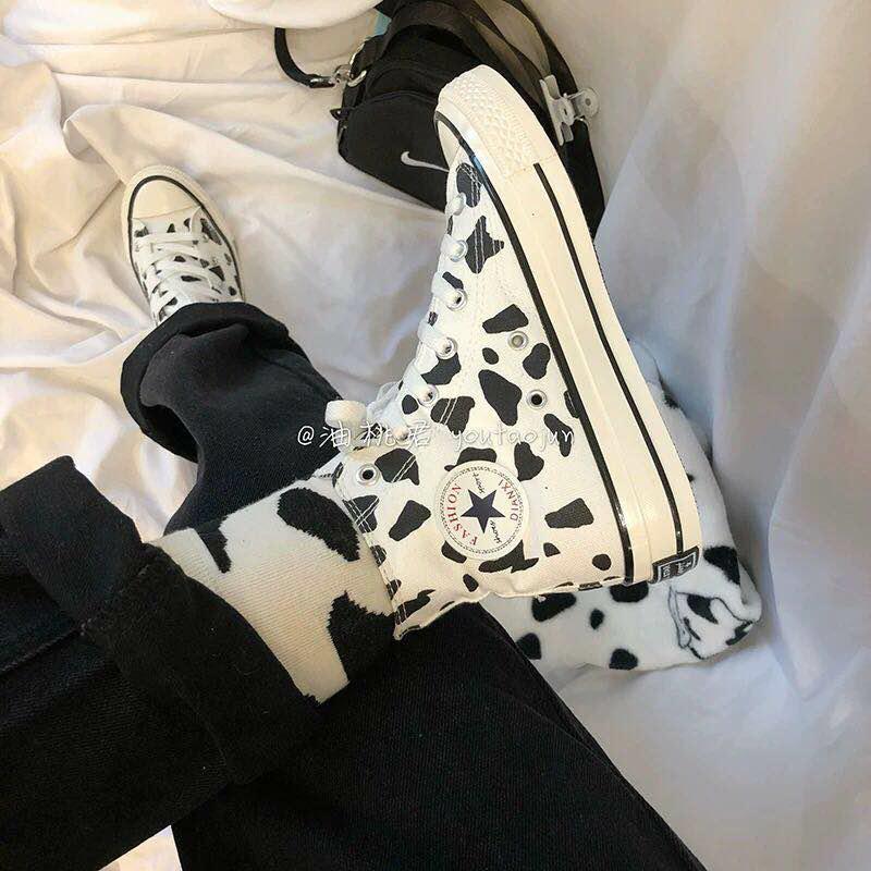 Women's graffiti cow canvas shoes