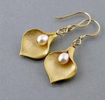 Load image into Gallery viewer, Women&#39;s Flower And Pearl Fashion Earrings
