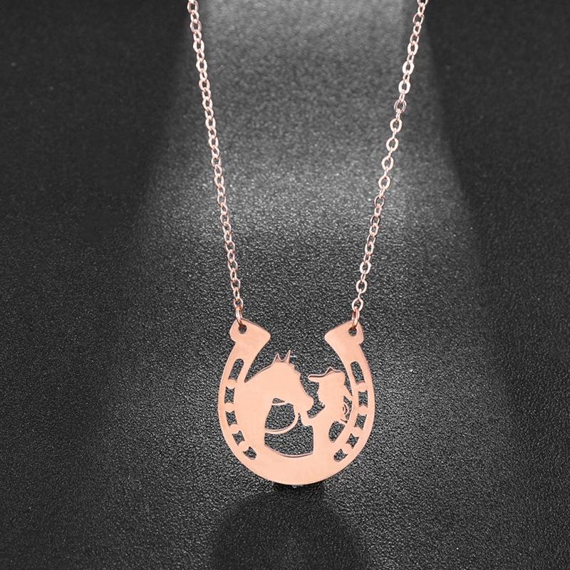 Simple lady Horse girl clavicle chain stainless steel horseshoe pendant necklace
