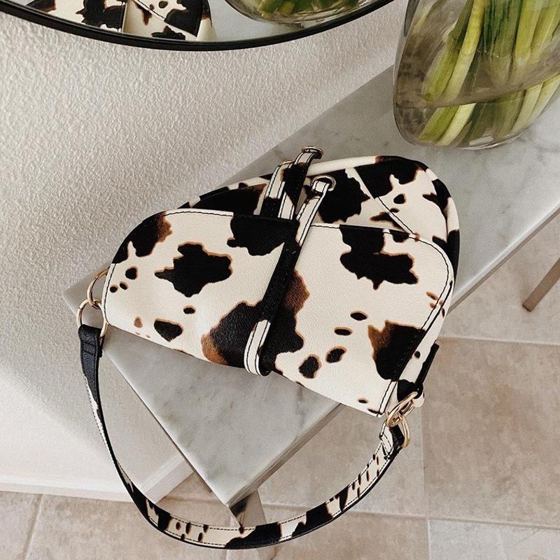 Cow stripe one - shoulder saddle hand bag