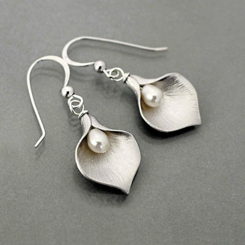 Women's Flower And Pearl Fashion Earrings